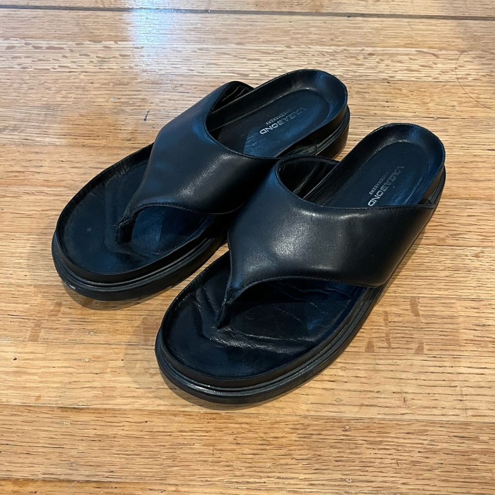 Vagabond Black Leather Platform Thong Sandals